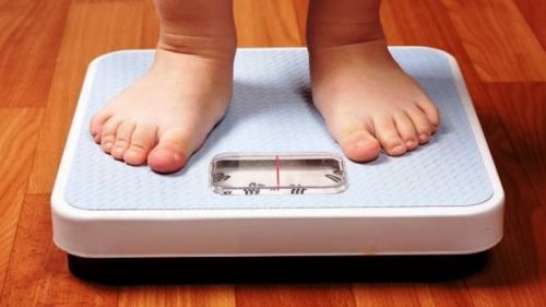 Uso de antibióticos antes dos 2 anos eleva o risco de obesidade infantil